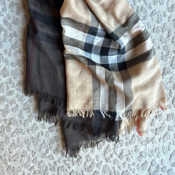 Burberry Rare Two Toned Ombre Brown & Tan Plaid Check Large Scarf - Picture 5 of 7